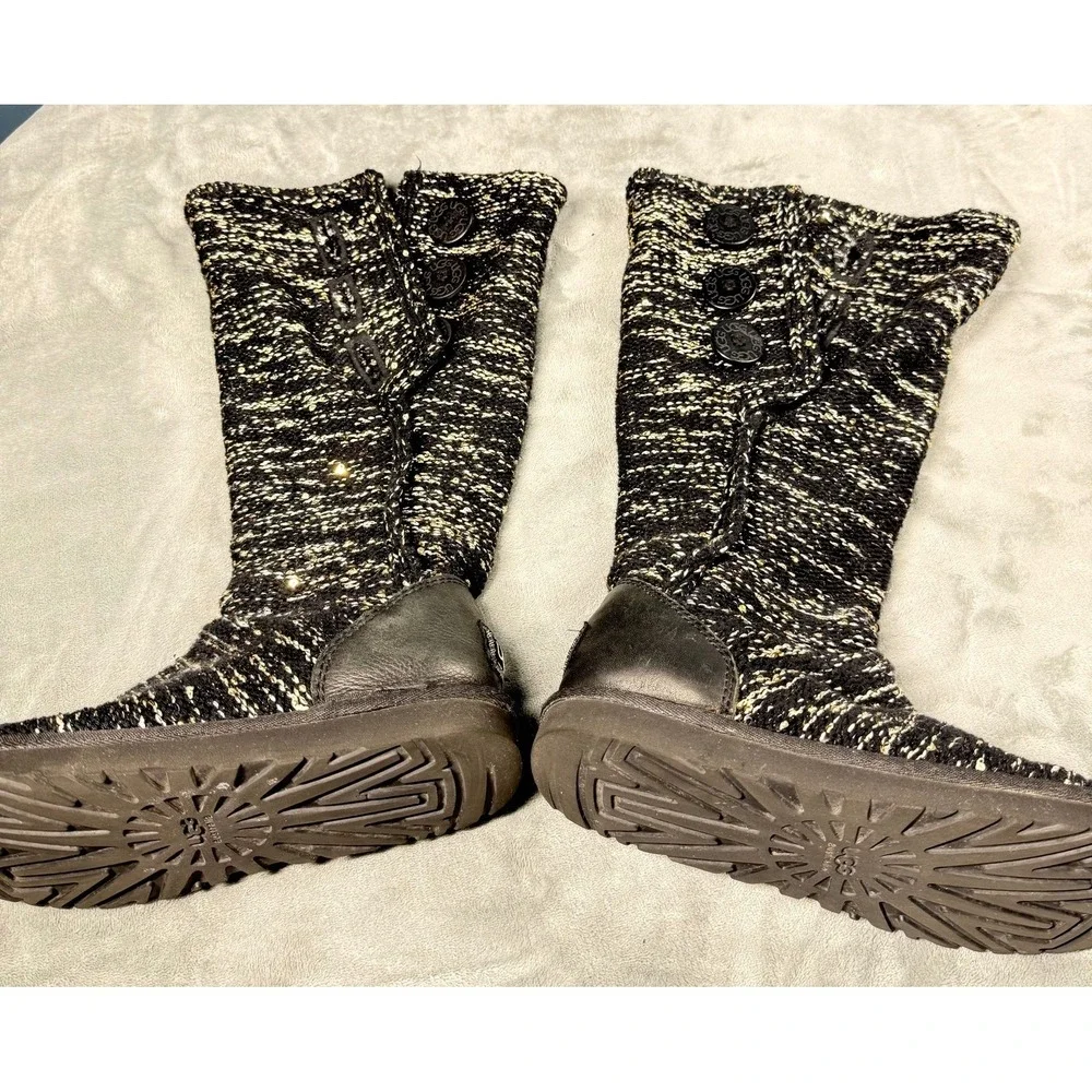 UGG title cardy
